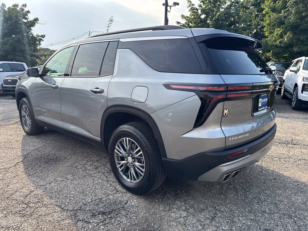 Used 2024 Chevrolet Traverse LT SUV