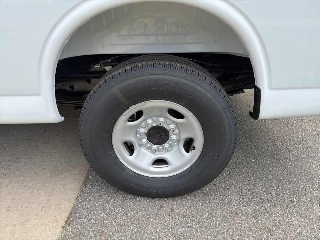 2026 Chevrolet Express Cargo Work Van - Photo 28