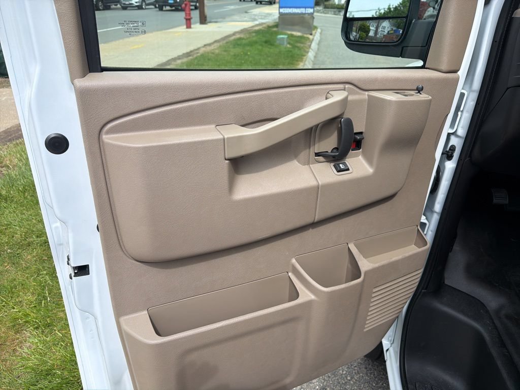 2026 Chevrolet Express Cargo Work Van - Photo 9