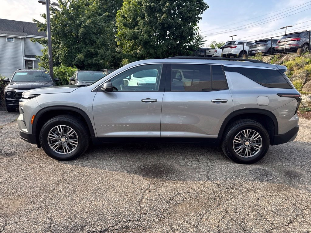 Used 2024 Chevrolet Traverse LT SUV