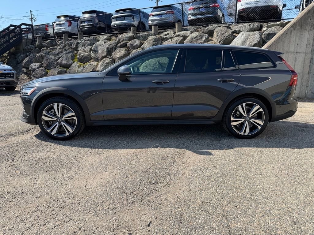 Used 2025 Volvo V60 Cross Country Plus