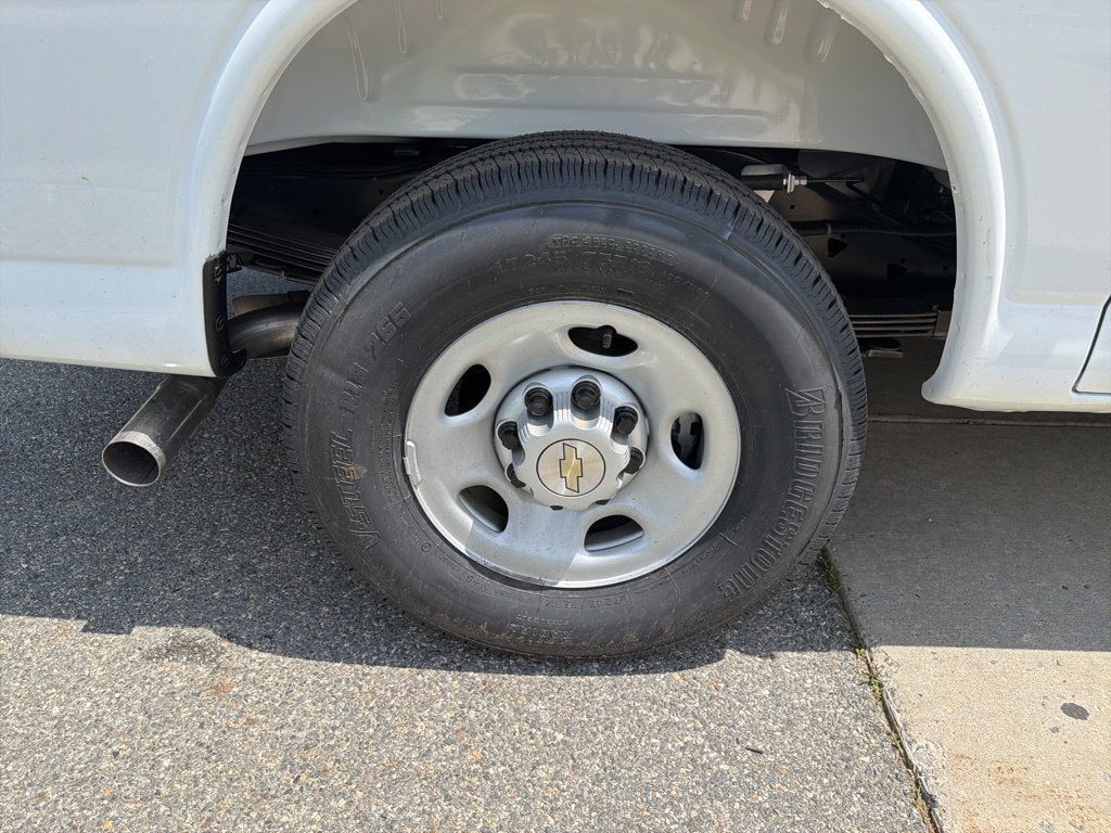 2026 Chevrolet Express Cargo Work Van - Photo 28