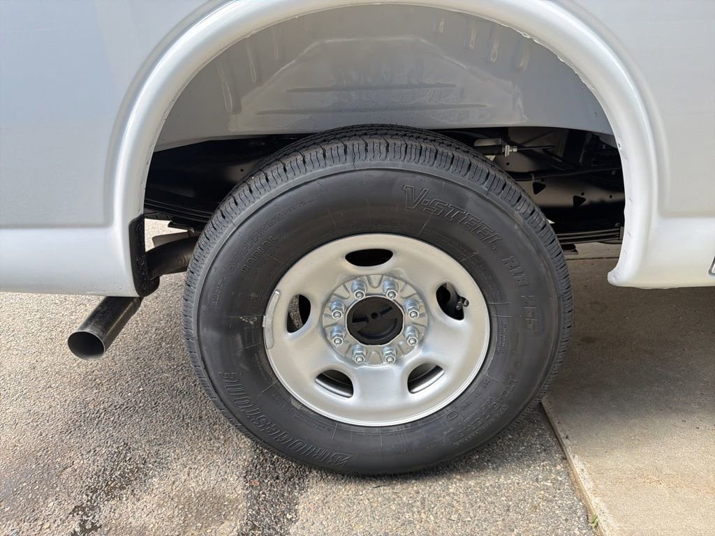 2026 Chevrolet Express Cargo Work Van - Photo 29