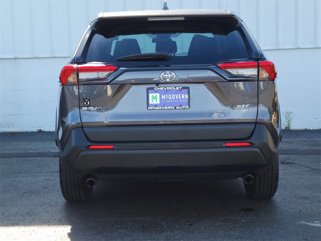 2024 Toyota RAV4 LE photo 3