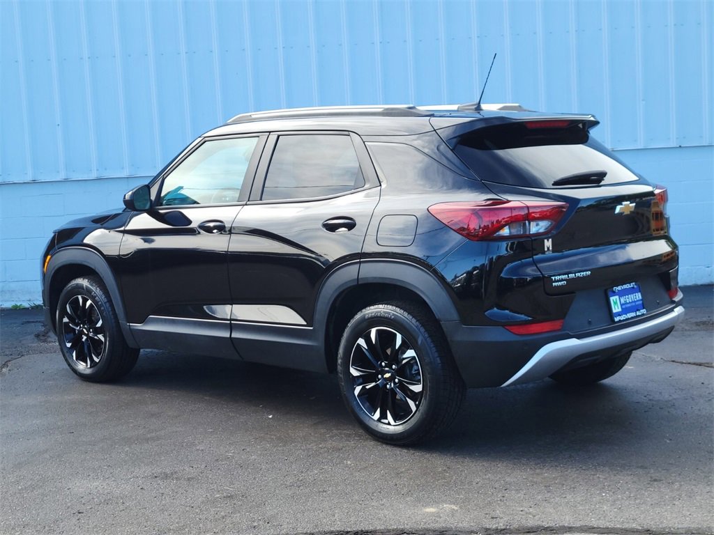 2023 Chevrolet Trailblazer LT photo 2