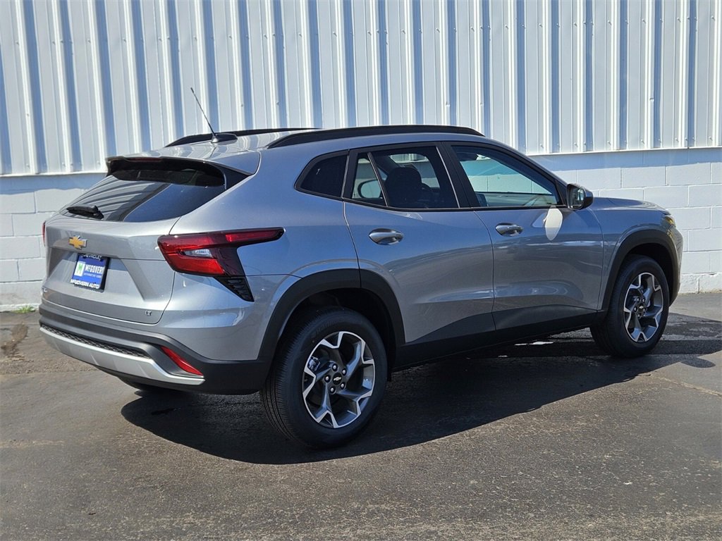 2025 Chevrolet Trax LT photo 3