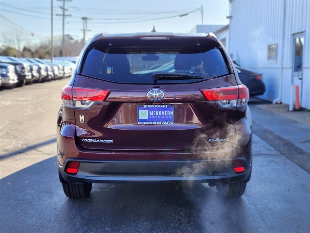 Used 2019 Toyota Highlander SE