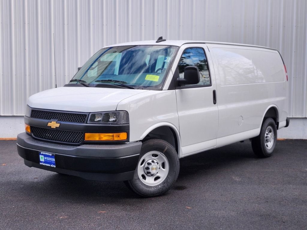 2026 Chevrolet Express 2500 Work Van HD's photo