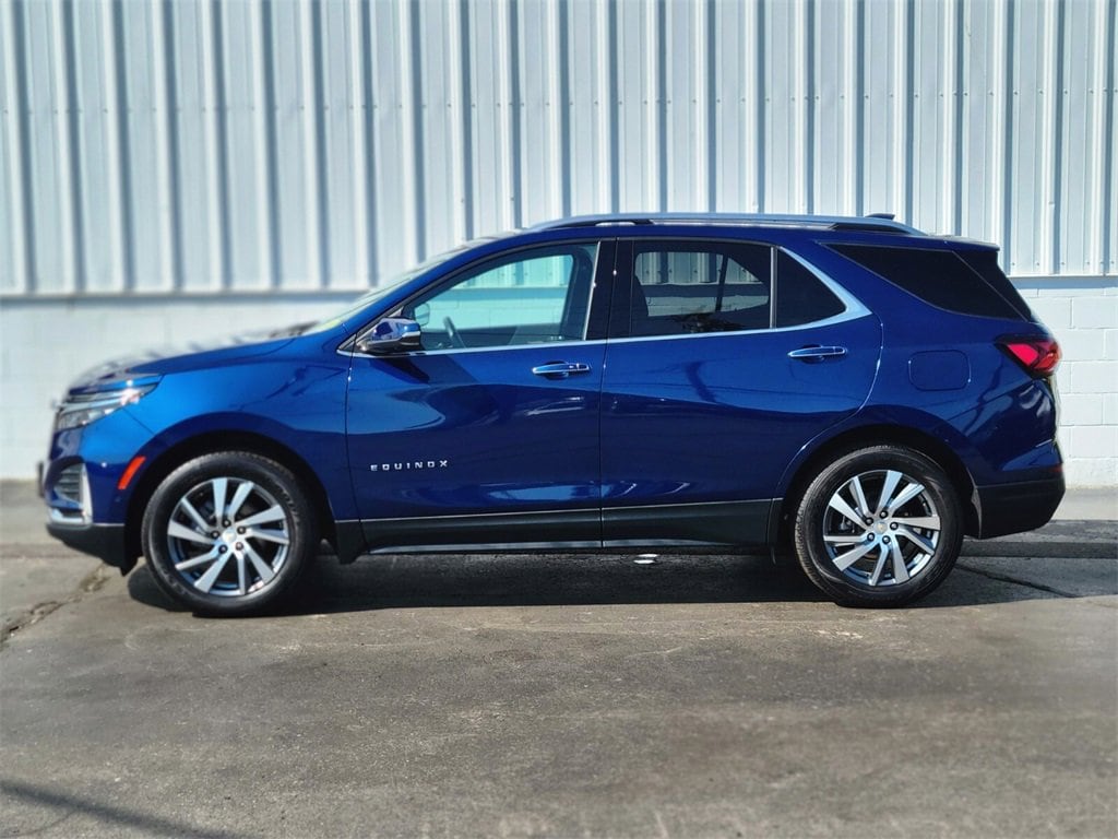 Used 2022 Chevrolet Equinox Premier with VIN 2GNAXXEV7N6125886 for sale in Plymouth, MA