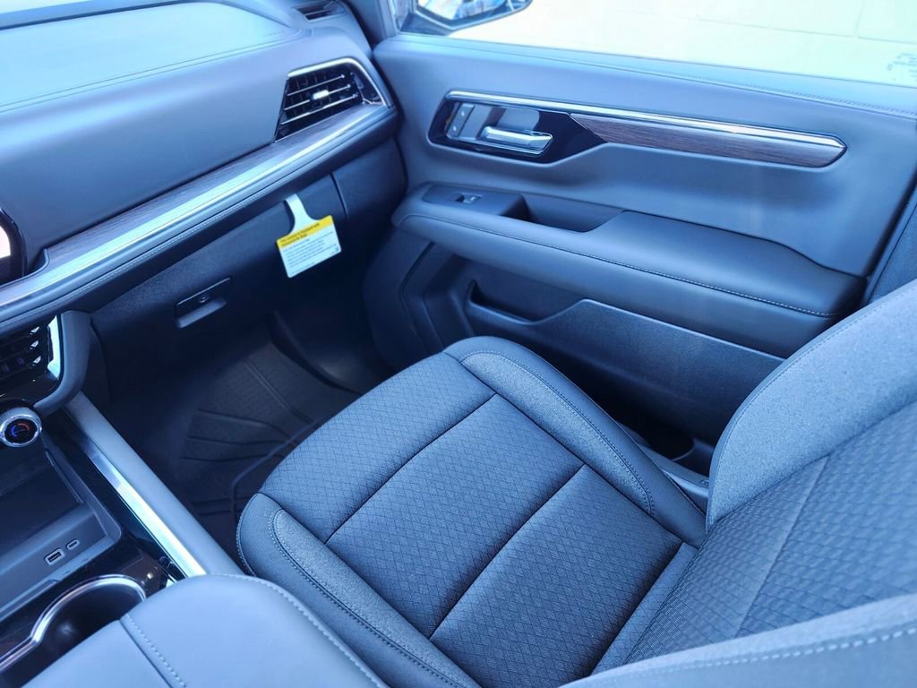 2026 Chevrolet Suburban LS - Photo 13