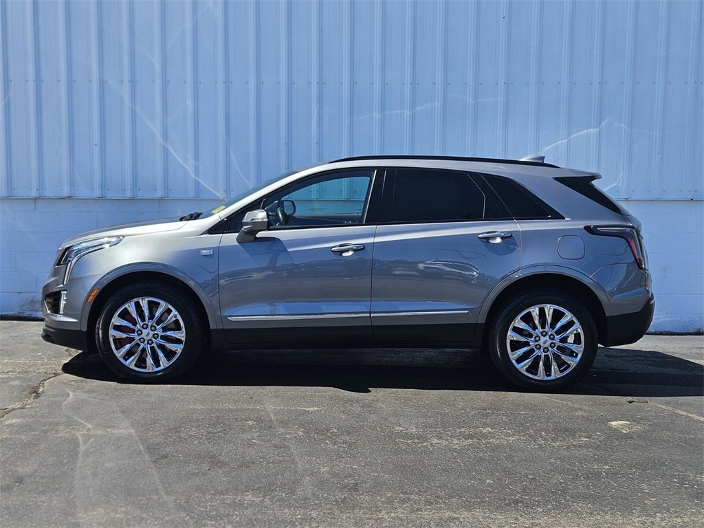 2022 Cadillac XT5 Sport photo 2