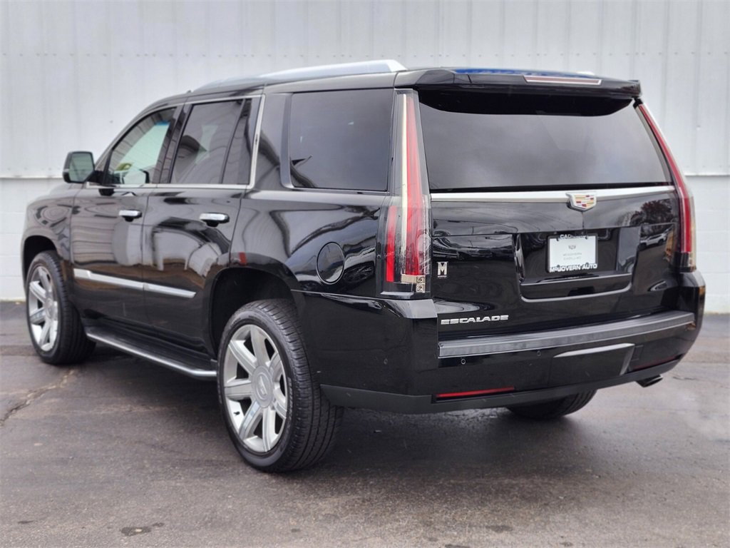 2020 Cadillac Escalade Luxury photo 3