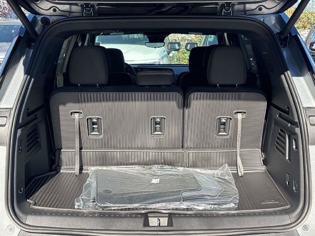 New 2027 Chevrolet Traverse LT SUV