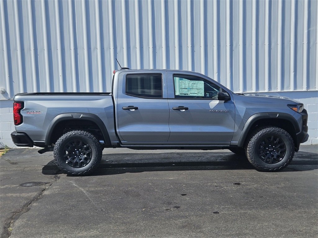 2025 Chevrolet Colorado Trail Boss photo 2