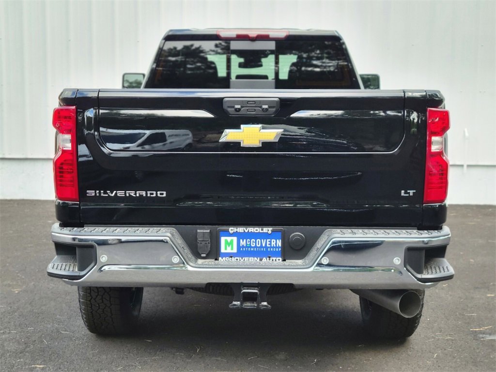 2025 Chevrolet Silverado 3500HD LT photo 4