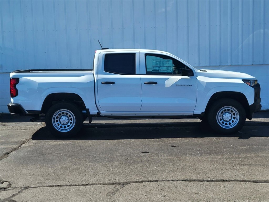 2025 Chevrolet Colorado LT photo 2