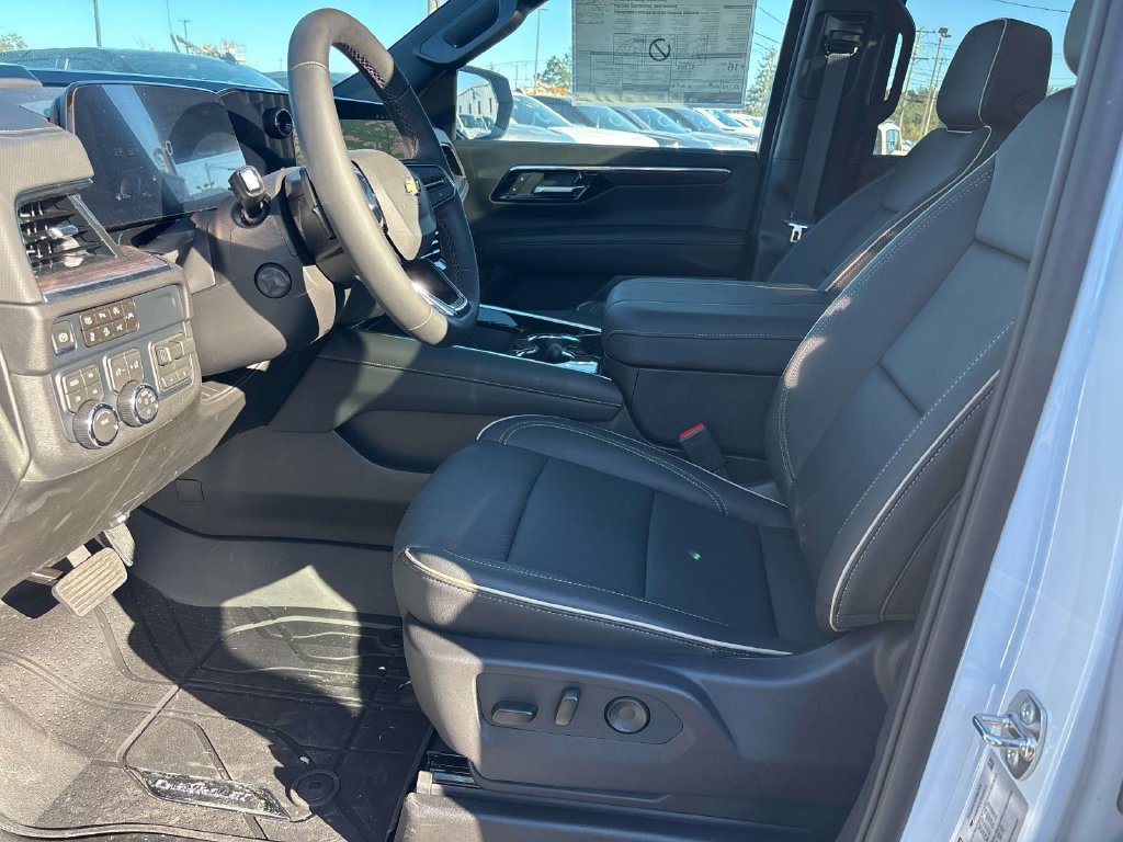 2026 Chevrolet Suburban Premier - Photo 11