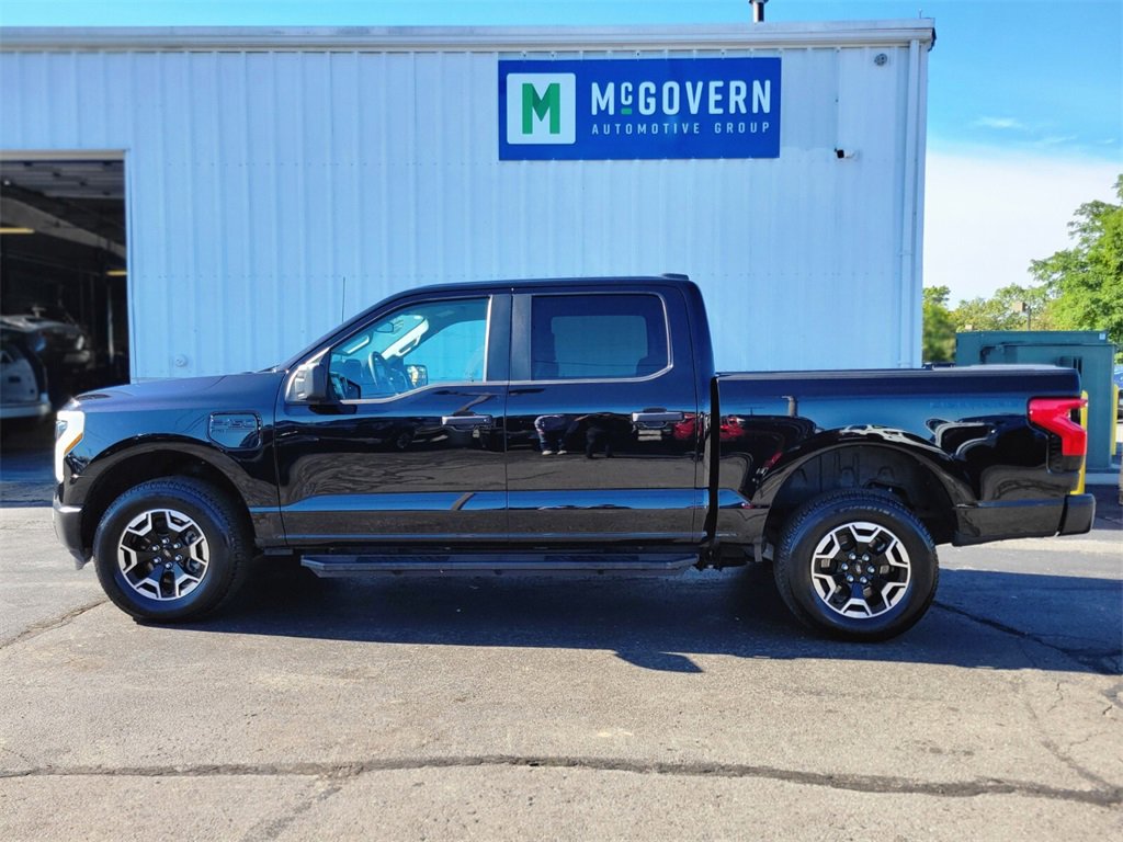 2023 Ford F-150 Lightning photo 2