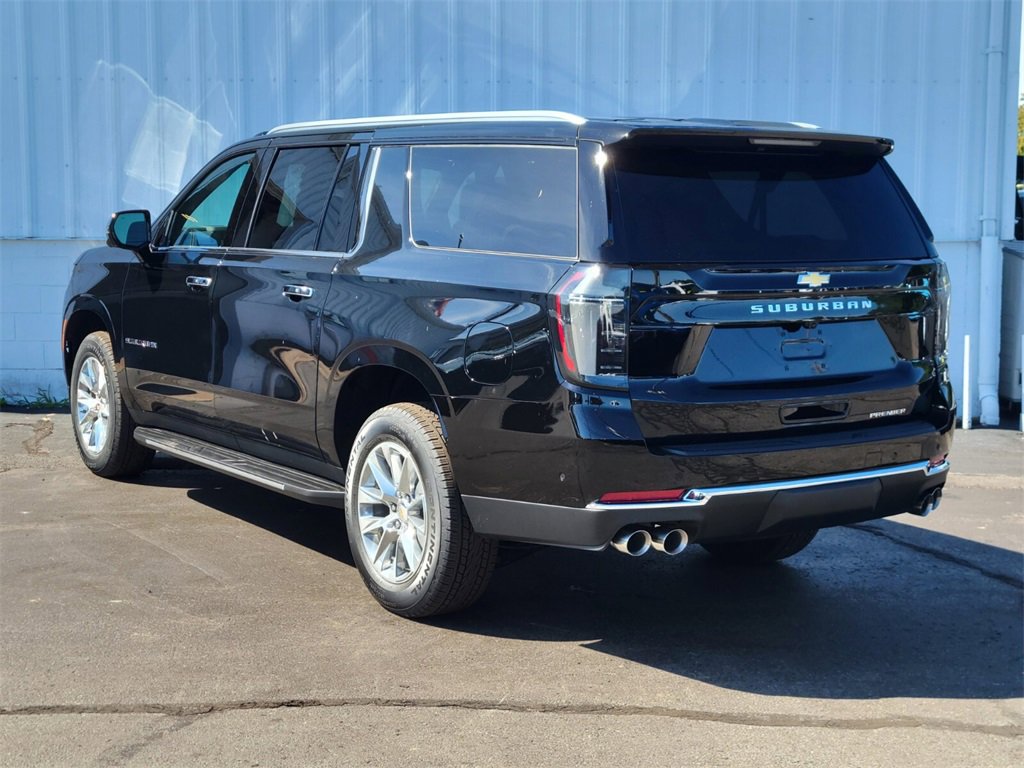 2025 Chevrolet Suburban Premier photo 3