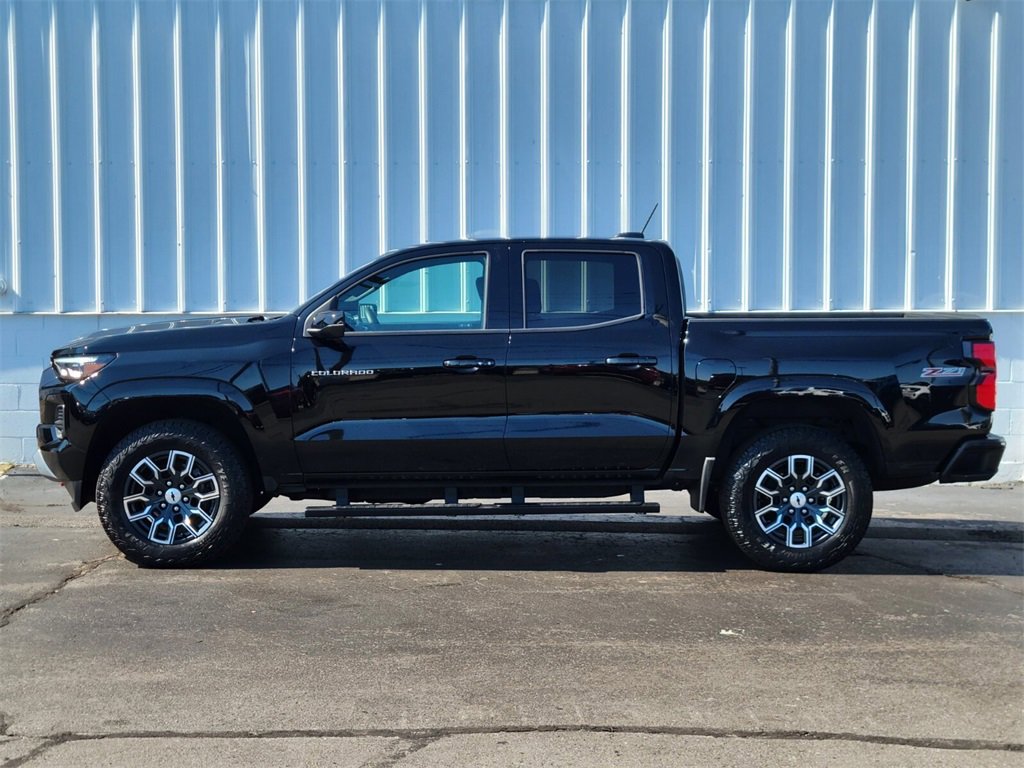 2024 Chevrolet Colorado Z71 photo 2