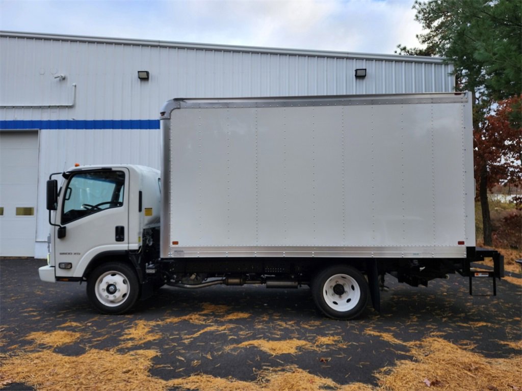 2025 Chevrolet Silverado photo 2