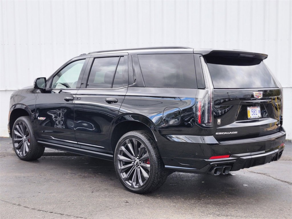 2025 Cadillac Escalade V-Series photo 2