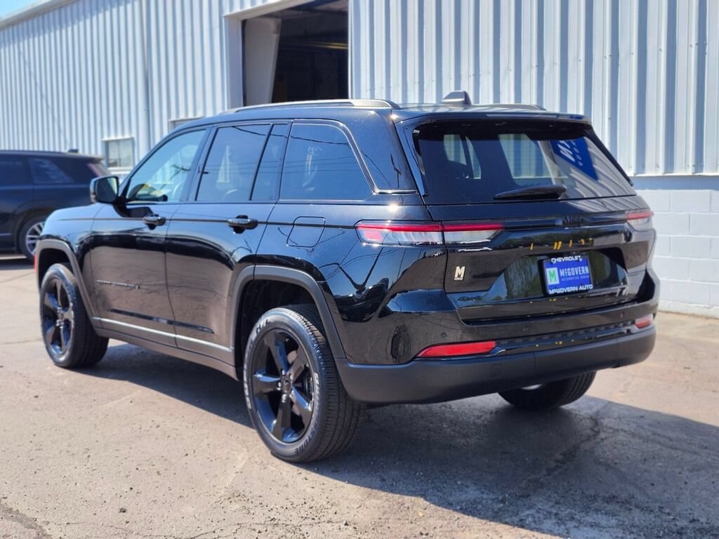 Used 2022 Jeep Grand Cherokee Altitude