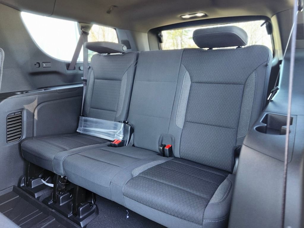 2026 Chevrolet Suburban LS - Photo 15
