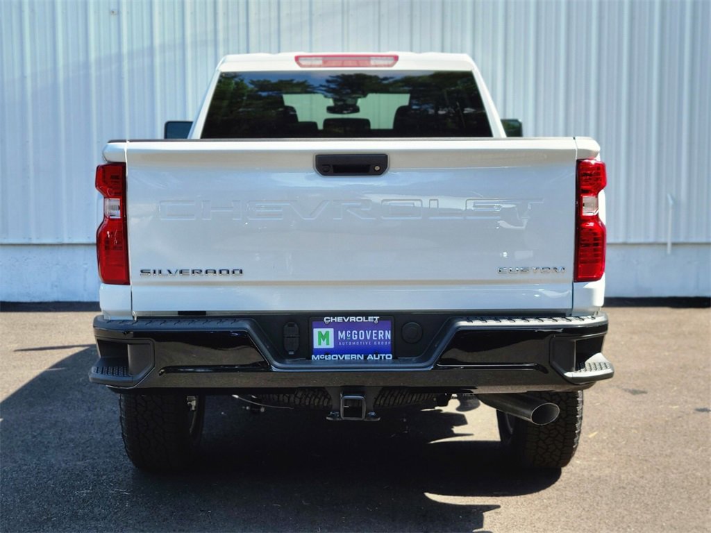 2025 Chevrolet Silverado 2500HD Custom photo 4
