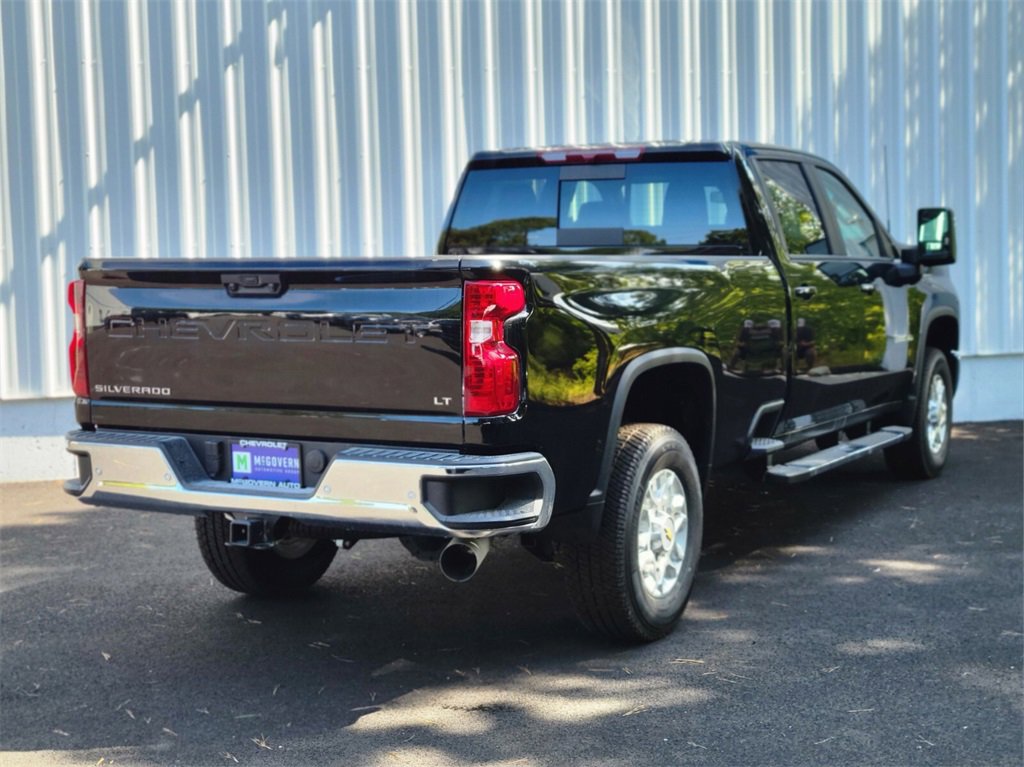 2025 Chevrolet Silverado 3500HD LT photo 2