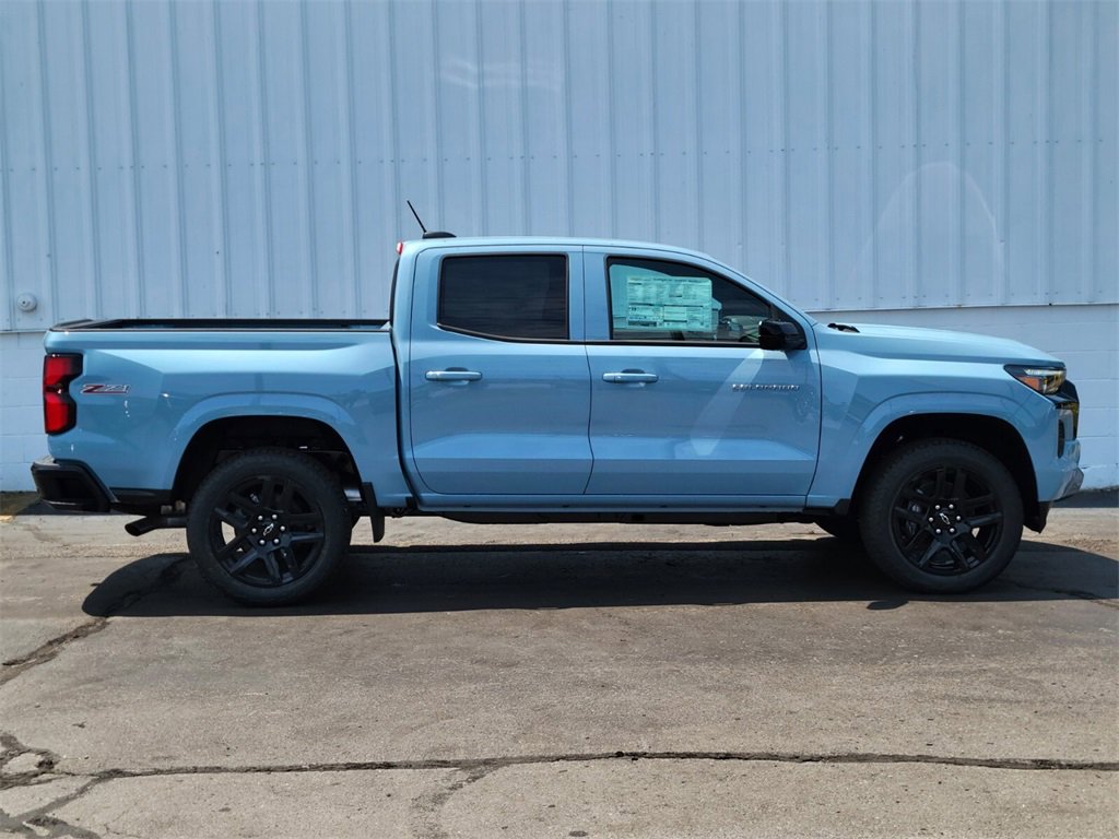 2025 Chevrolet Colorado Z71 photo 2