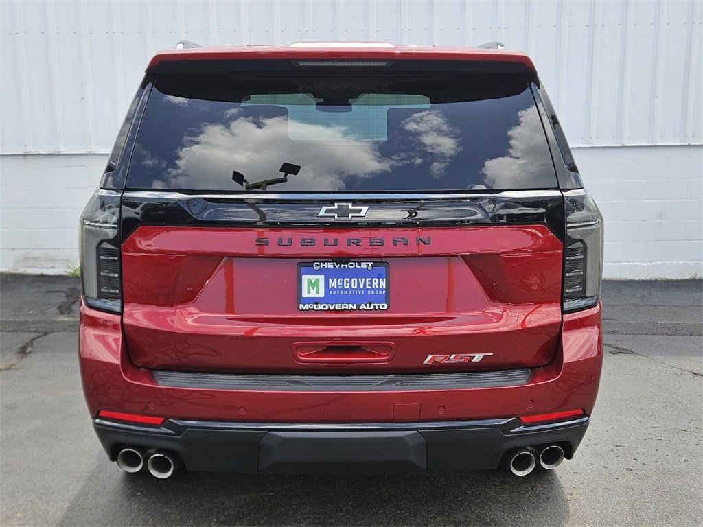 2025 Chevrolet Suburban RST photo 4
