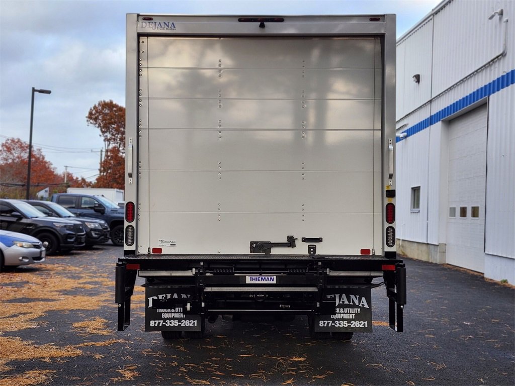 2025 Chevrolet Silverado photo 4