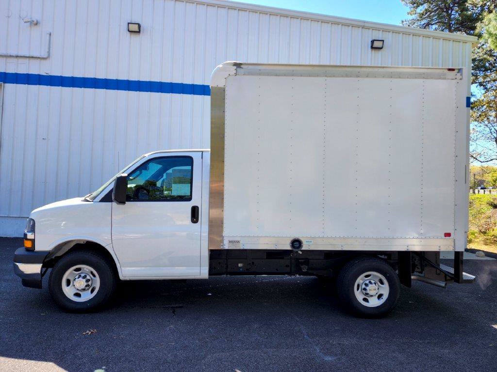 New 2026 Chevrolet Express Cutaway 3500 1WT Cutaway Van