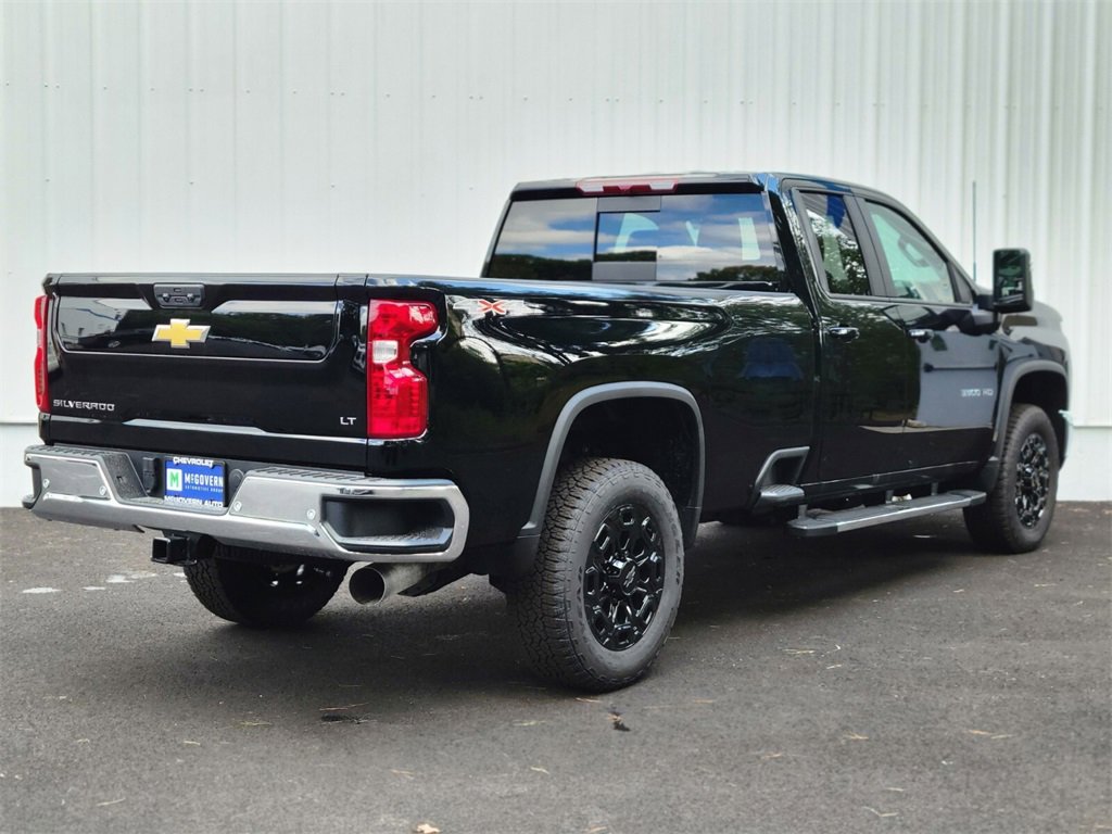2025 Chevrolet Silverado 3500HD LT photo 3