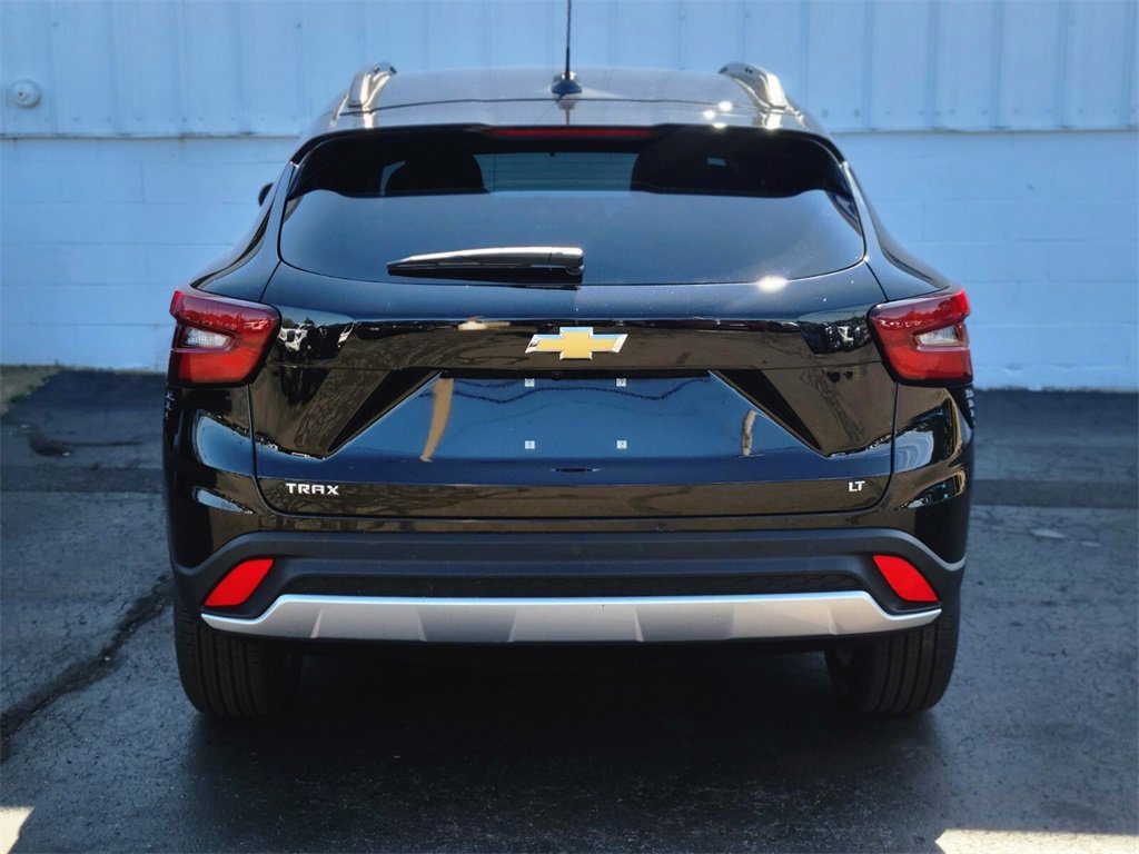 2025 Chevrolet Trax LT photo 3