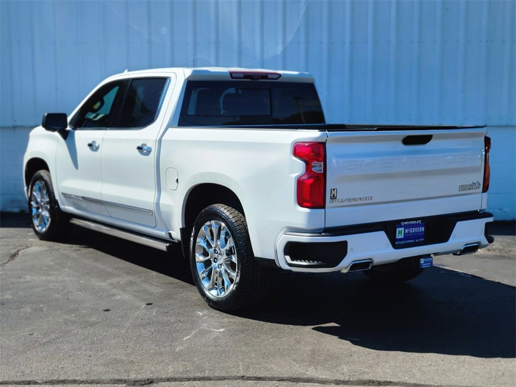 2023 Chevrolet Silverado 1500 High Country photo 3