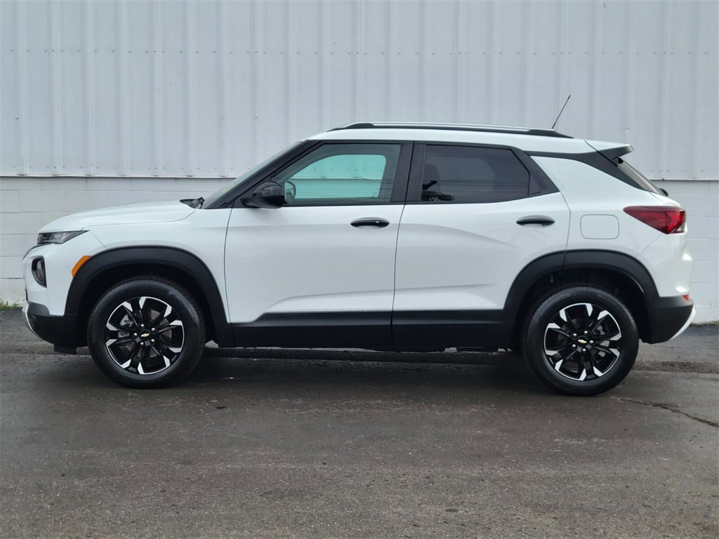 2023 Chevrolet Trailblazer LT photo 2