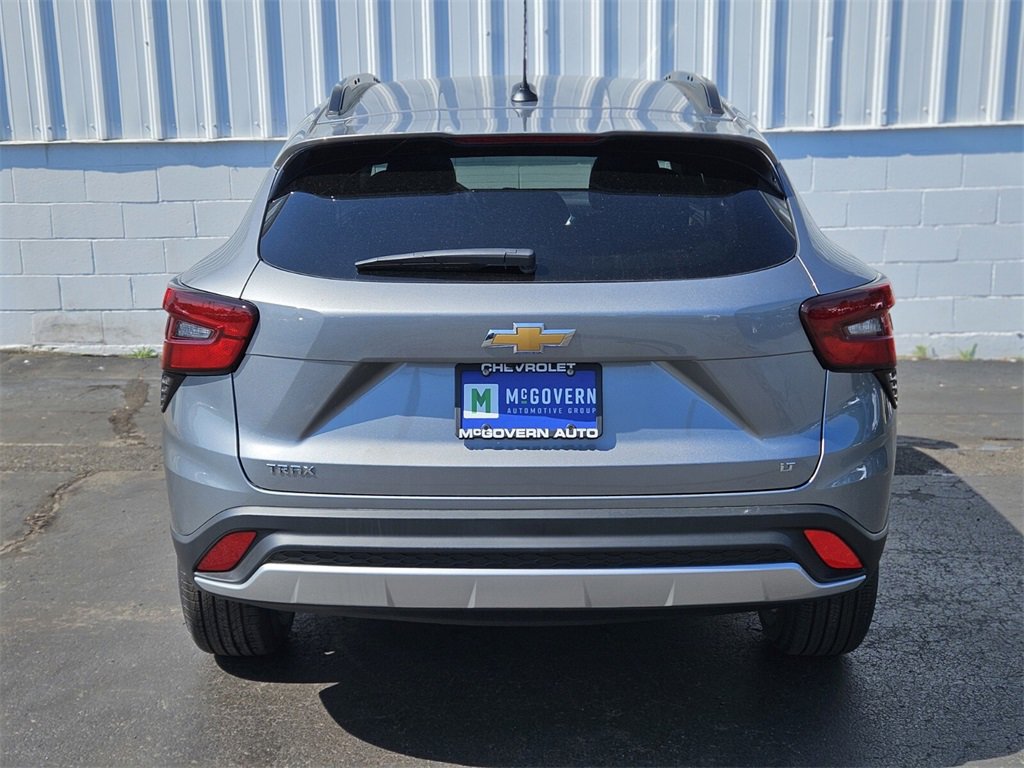 2025 Chevrolet Trax LT photo 4