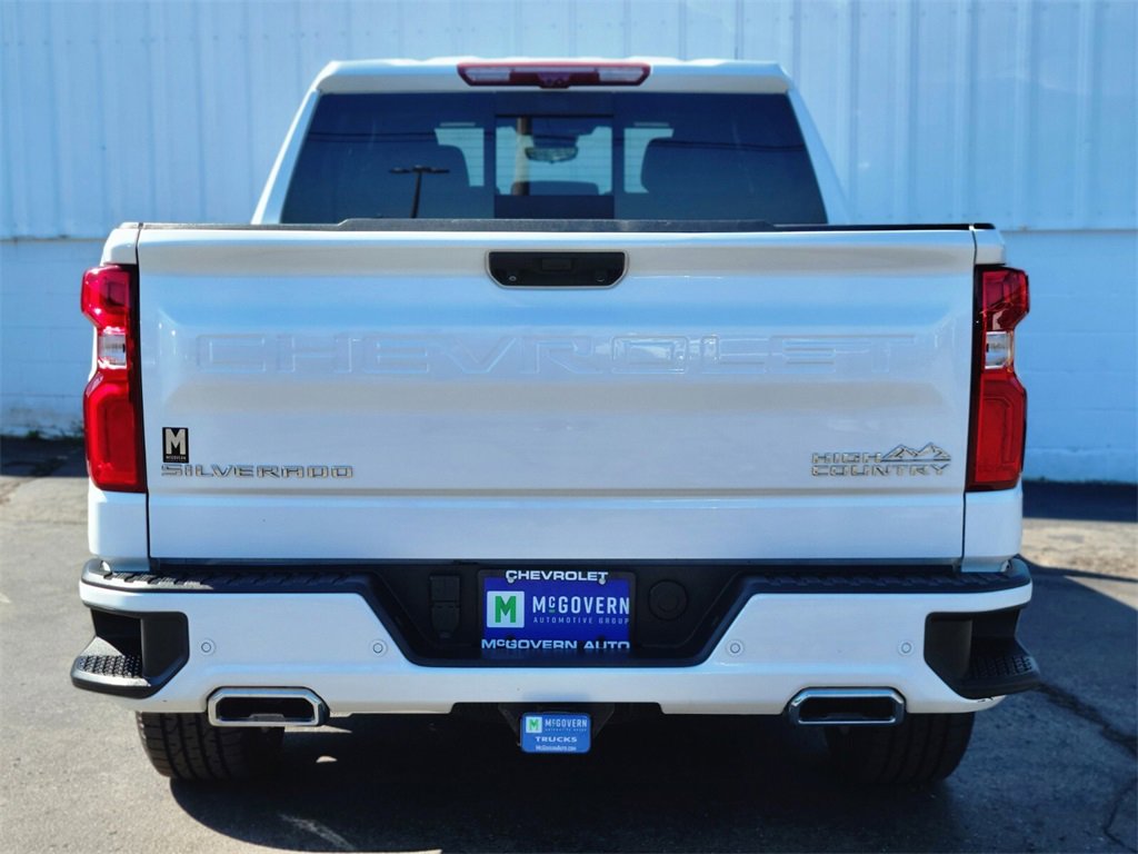2023 Chevrolet Silverado 1500 High Country photo 4