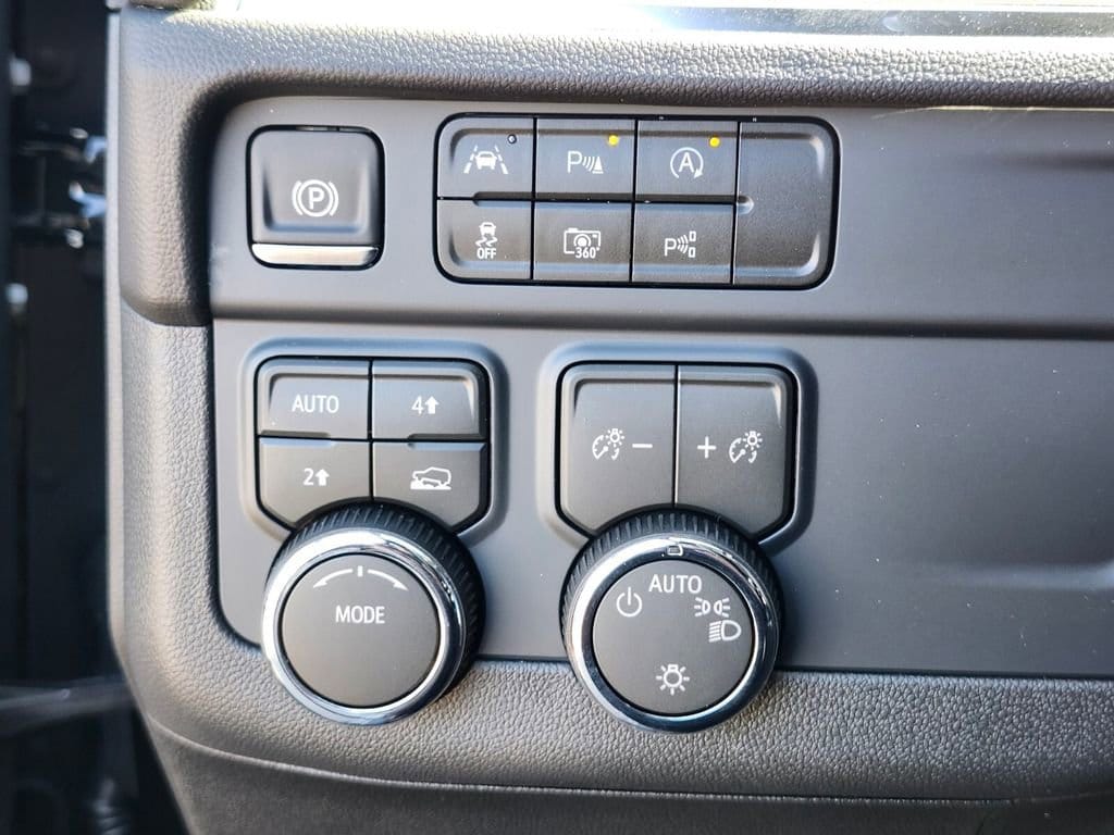 2026 Chevrolet Suburban LS - Photo 22