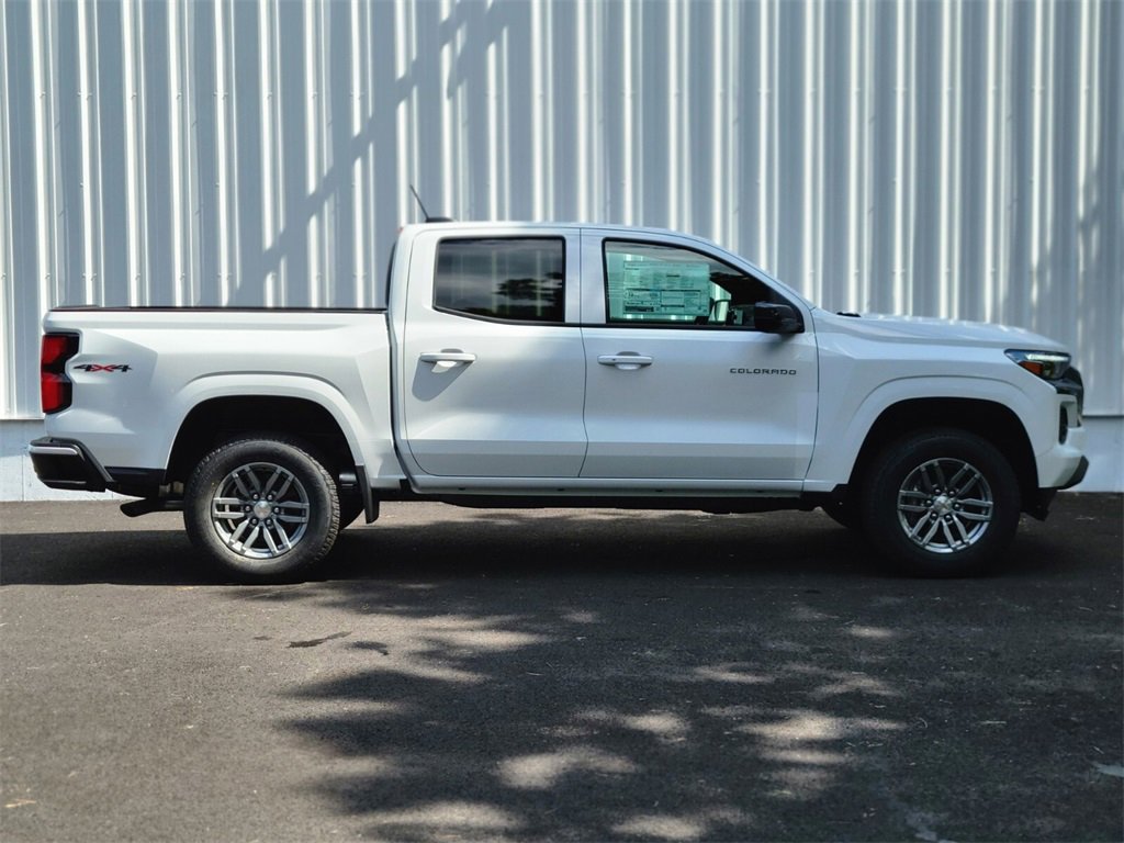 2026 Chevrolet Colorado LT photo 2