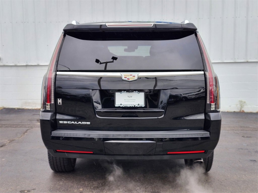 2020 Cadillac Escalade Luxury photo 4