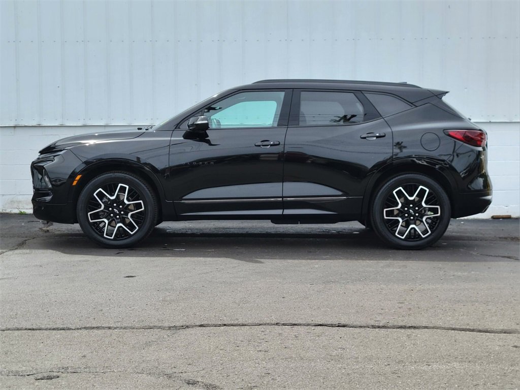 2024 Chevrolet Blazer RS photo 2
