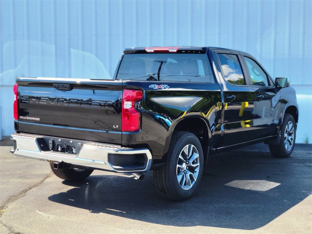 2026 Chevrolet Silverado 1500 LT photo 2