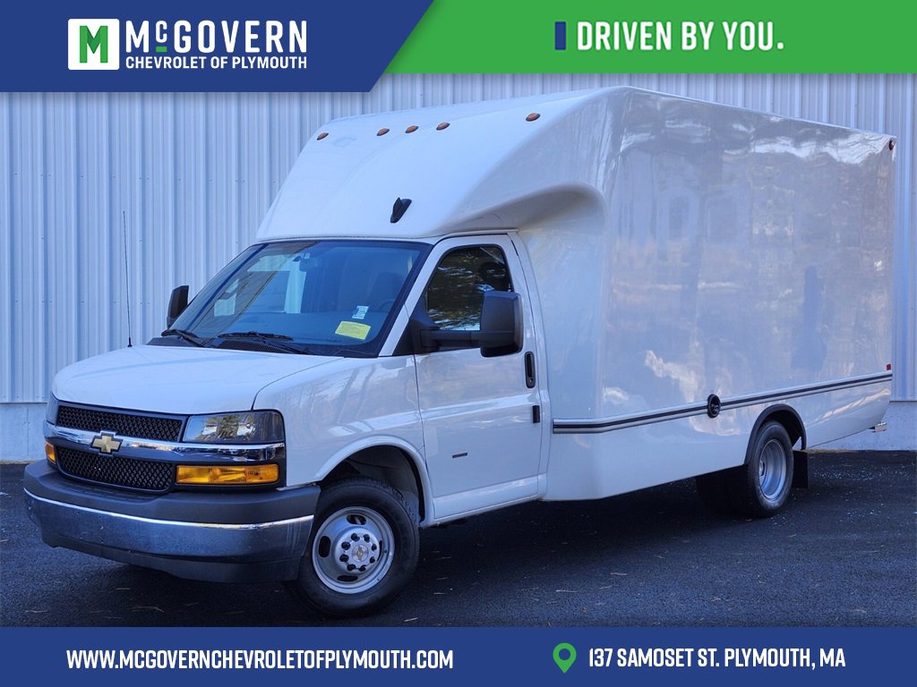 2025 Chevrolet Express Cutaway Base's photo