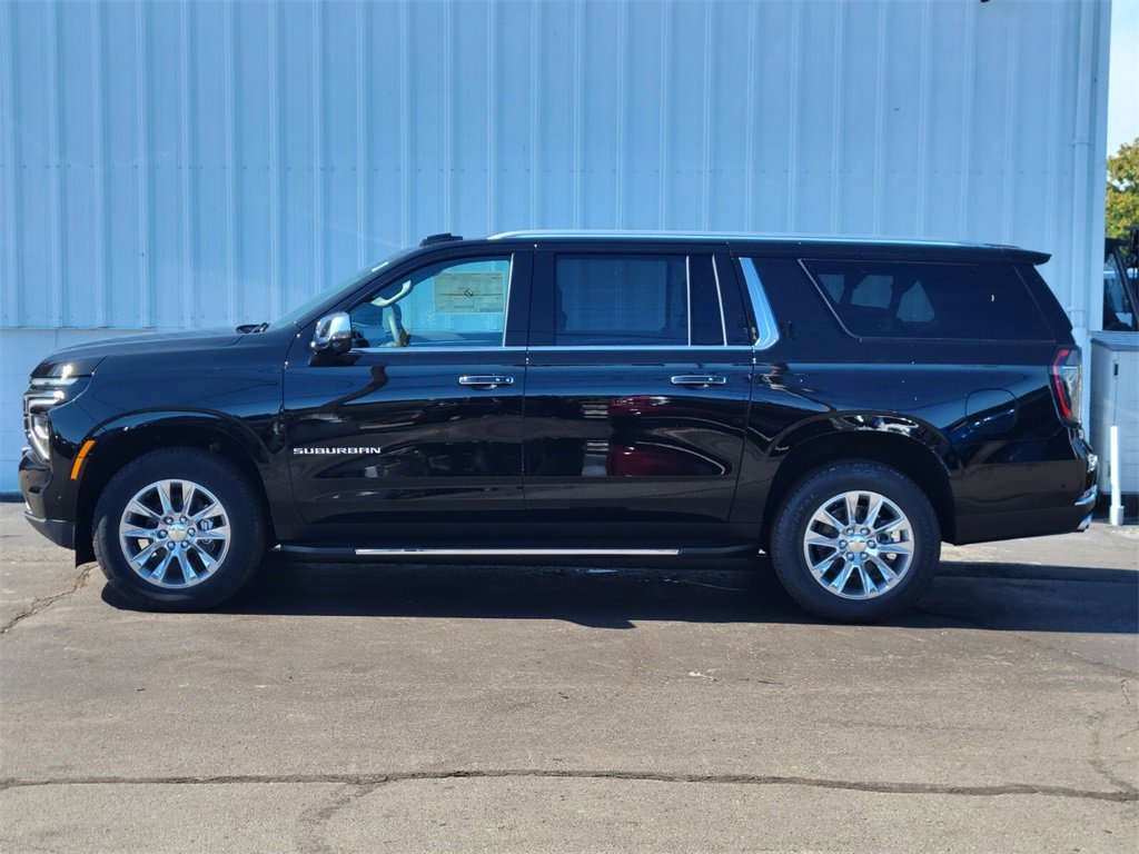2025 Chevrolet Suburban Premier photo 2