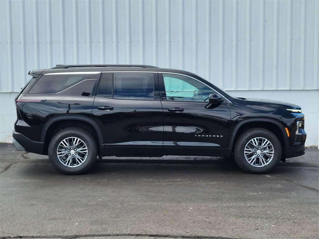 2026 Chevrolet Traverse 1LT photo 2