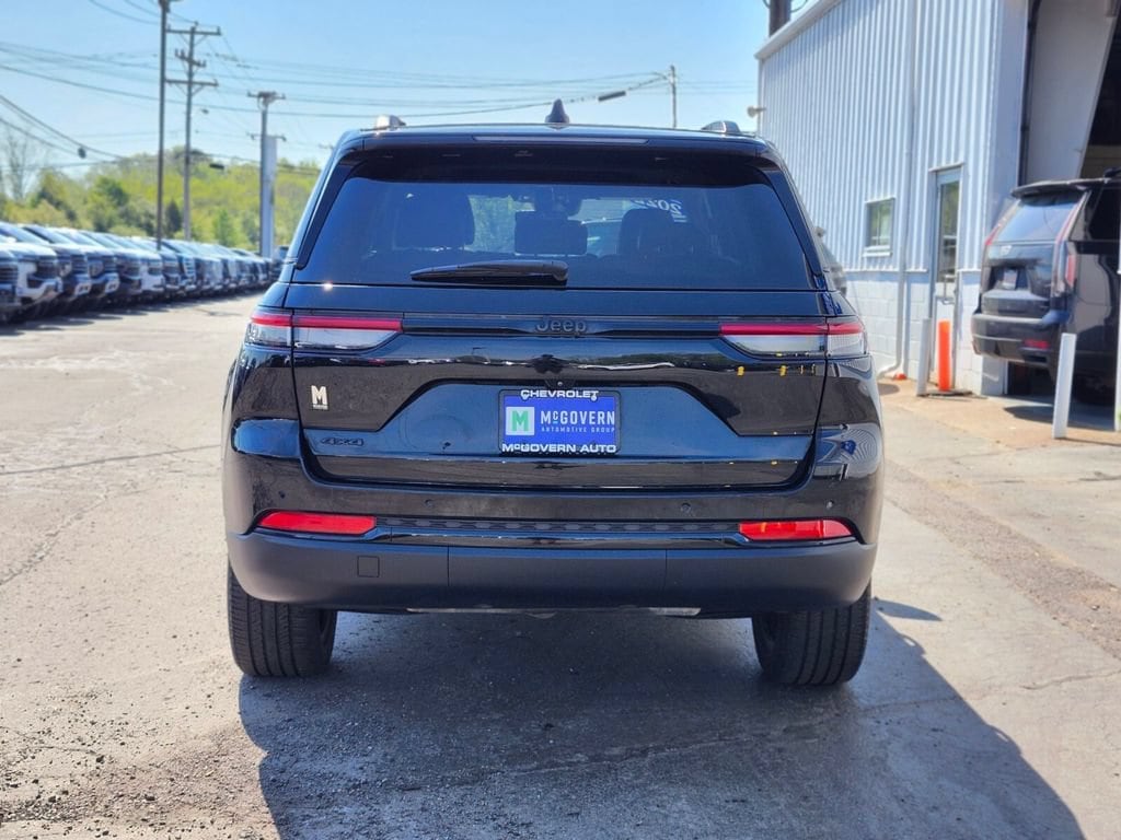 Used 2022 Jeep Grand Cherokee Altitude