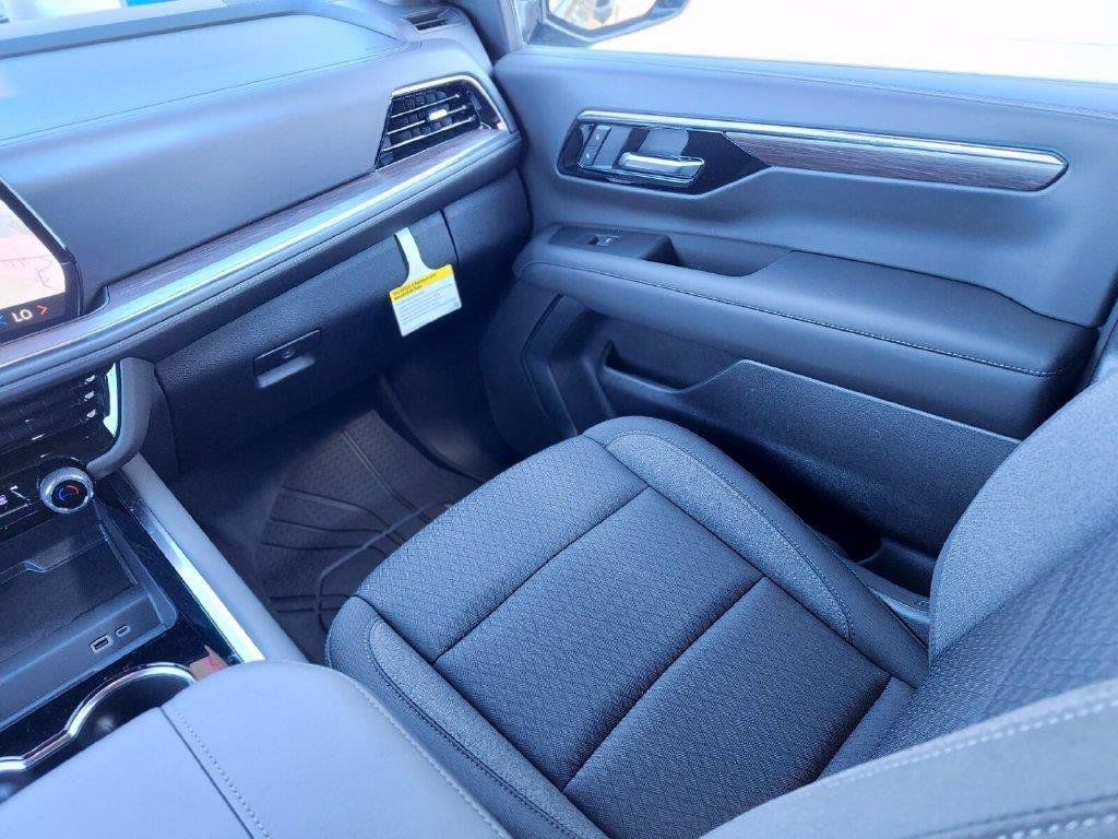 2026 Chevrolet Suburban LS - Photo 13